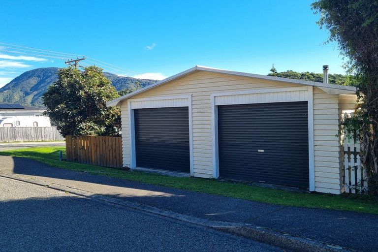 Photo of property in 14 Lincoln Street, Picton, 7220