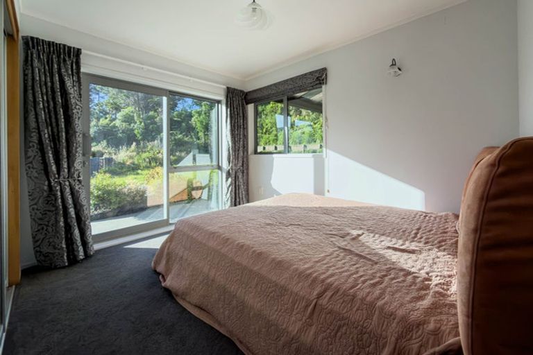 Photo of property in 252 Normandale Road, Normandale, Lower Hutt, 5010