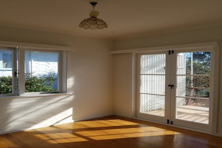 Photo of property in 1/84 College Road, Northcote, Auckland, 0627