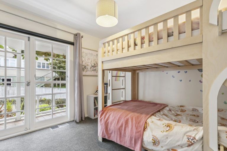 Photo of property in 22 Lucknow Terrace, Khandallah, Wellington, 6035