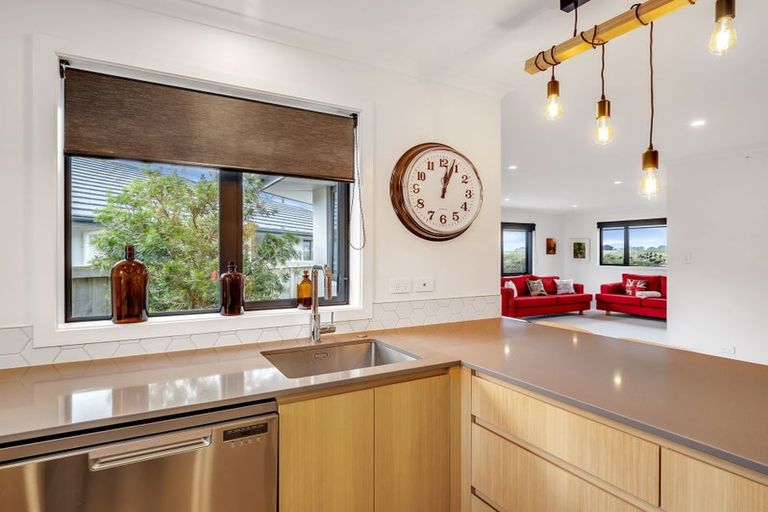 Photo of property in 42 Silicon Way, Fitzherbert, Palmerston North, 4410