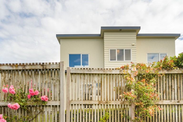 Photo of property in 1 Silkwood Place, Fitzherbert, Palmerston North, 4410