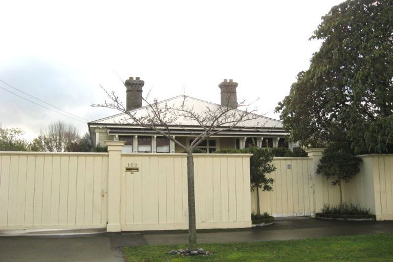 Photo of property in 129 Holly Road, St Albans, Christchurch, 8014