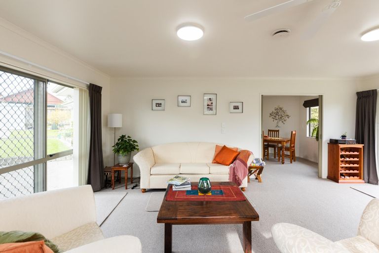Photo of property in 63 Pacific Drive, Fitzherbert, Palmerston North, 4410