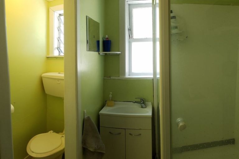 Photo of property in 75 Todman Street, Brooklyn, Wellington, 6021