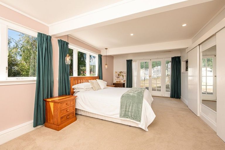 Photo of property in 99 Amohia Street, Paraparaumu, 5032