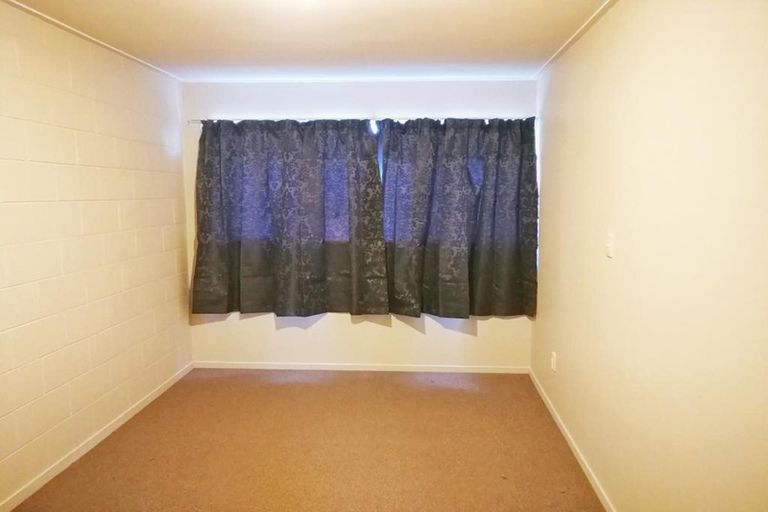 Photo of property in 1 Hinekohu Street, New Lynn, Auckland, 0600
