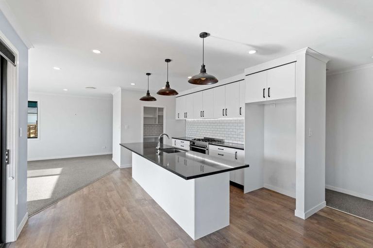 Photo of property in 25 Kauri Drive, Waiuku, 2123