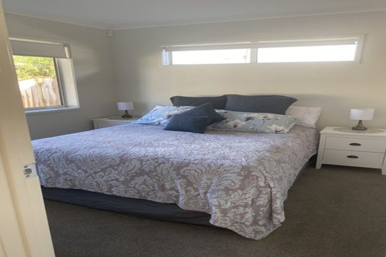 Photo of property in 24 Rewarewa Road, Te Atatu Peninsula, Auckland, 0610