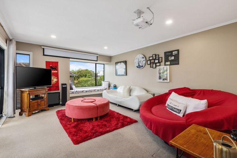 Photo of property in 28 Penguin Drive, Murrays Bay, Auckland, 0630