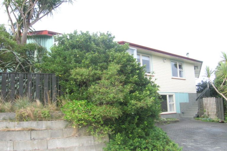 Photo of property in 6 Honeysuckle Grove, Maungaraki, Lower Hutt, 5010