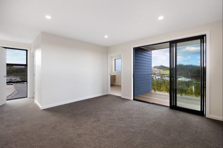 Photo of property in 58 Paparahi Place, Wainui, Silverdale, 0992