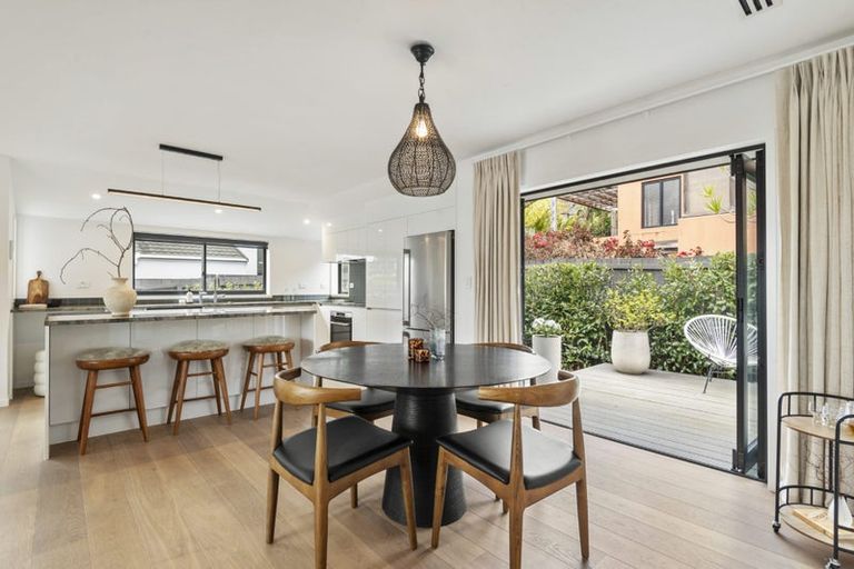 Photo of property in 2/2 Omana Road, Milford, Auckland, 0620