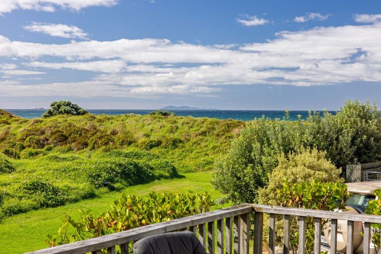 Photo of property in 1009 Papamoa Beach Road, Papamoa Beach, Papamoa, 3118