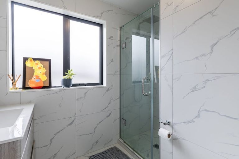 Photo of property in 10/66 Clayburn Road, Glen Eden, Auckland, 0602