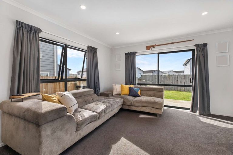 Photo of property in 6 Awhenga Place, Weymouth, Auckland, 2103