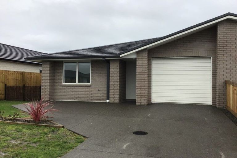 Photo of property in 8 Naeo Close, Papamoa Beach, Papamoa, 3118