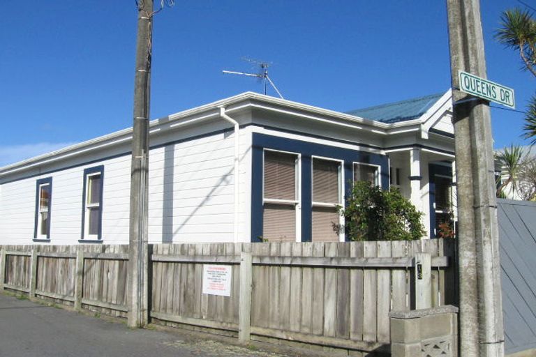 Photo of property in 6/139 Queens Drive, Lyall Bay, Wellington, 6022