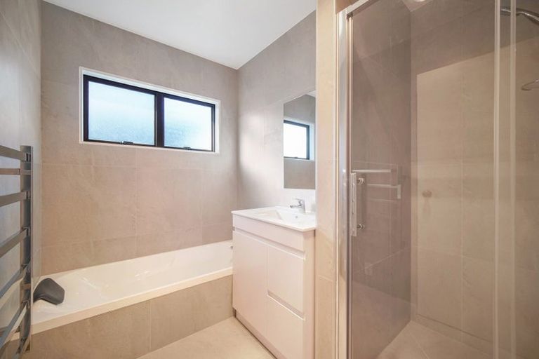 Photo of property in 2/19 Tane Street, New Lynn, Auckland, 0600