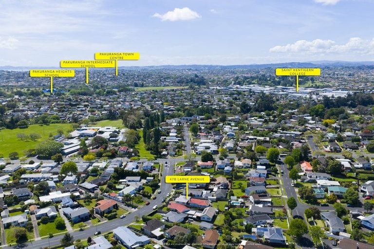 Photo of property in 2/47 Larne Avenue, Pakuranga Heights, Auckland, 2010