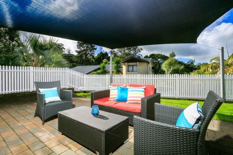 Photo of property in 21 Nottingham Place, Northcross, Auckland, 0630