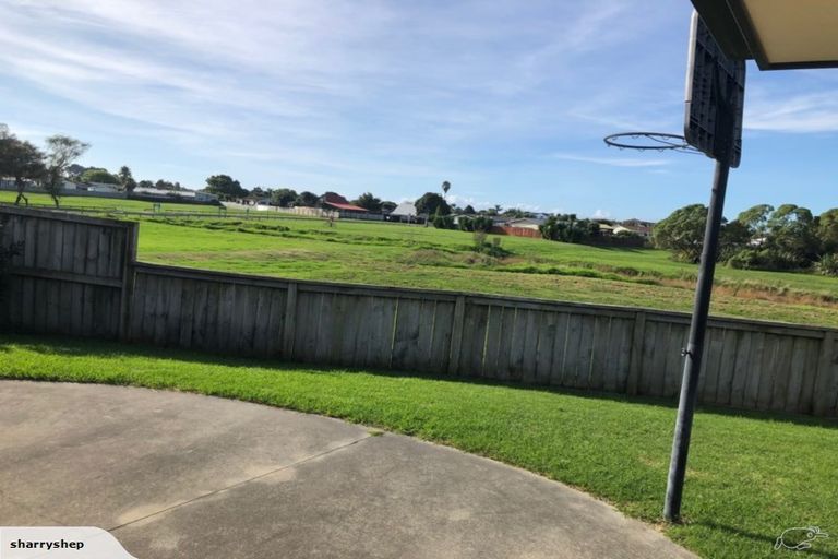 Photo of property in 21 Summerland Crescent, Papamoa Beach, Papamoa, 3118