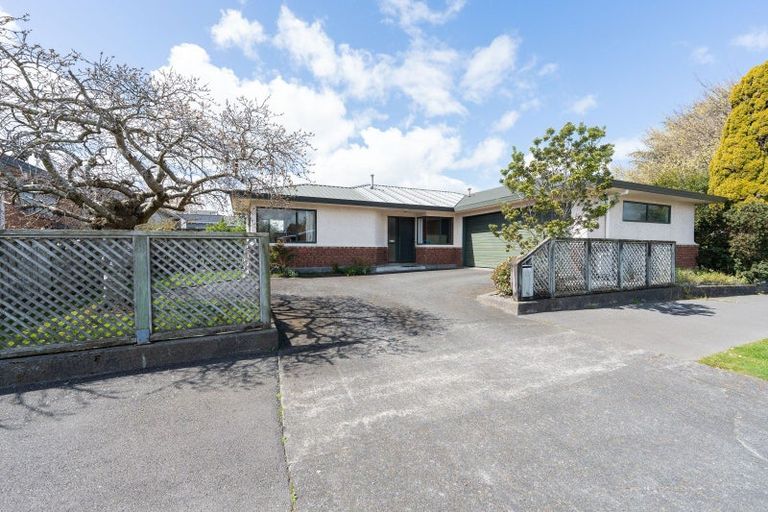 Photo of property in 77 Lyndhurst Street, Takaro, Palmerston North, 4412