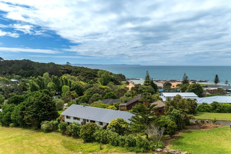 Photo of property in 69 Stratford Drive, Cable Bay, 0420