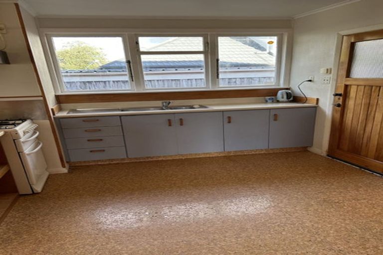 Photo of property in 10 Tilbury Avenue, Hokowhitu, Palmerston North, 4410