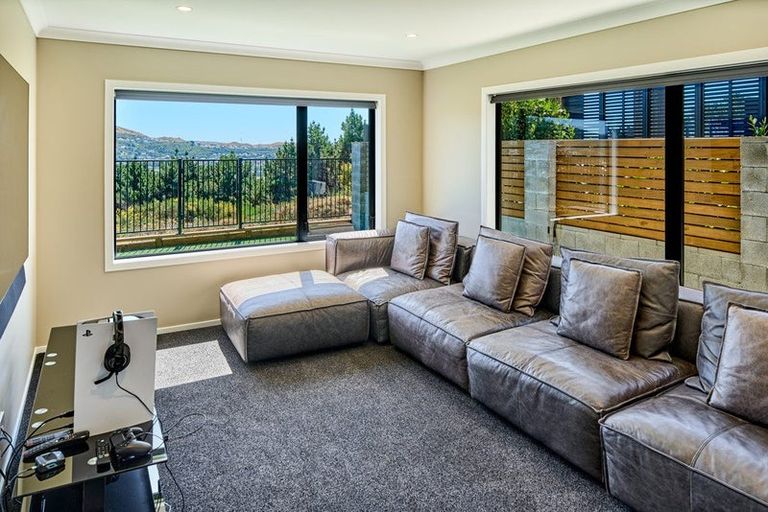 Photo of property in 12 Boeing Way, Newlands, Wellington, 6037