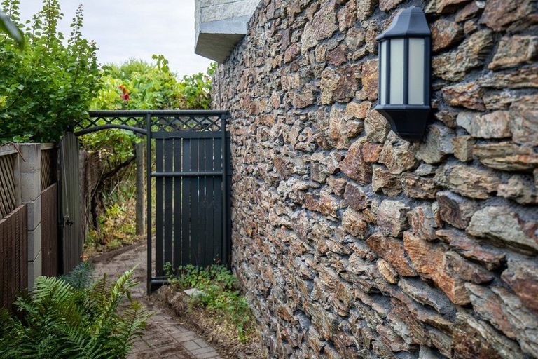 Photo of property in 1 Coulson Place, Alexandra, 9320