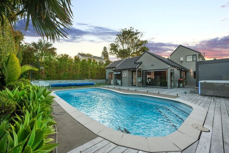 Photo of property in 9 Quebec Road, Milford, Auckland, 0620