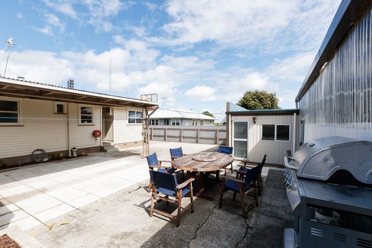 Photo of property in 5 Tararua Terrace, Cloverlea, Palmerston North, 4412