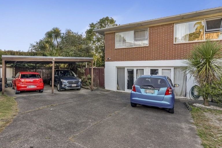 Photo of property in 342 Glenfield Road, Glenfield, Auckland, 0629