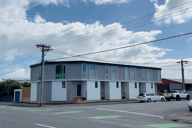 Photo of property in 144 Apu Crescent, Lyall Bay, Wellington, 6022