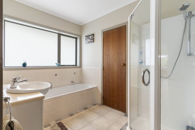 Photo of property in 12 Tanglewood Place, Cockle Bay, Auckland, 2014