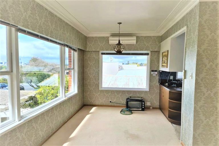 Photo of property in 3 Fowler Street, Northcote, Auckland, 0627