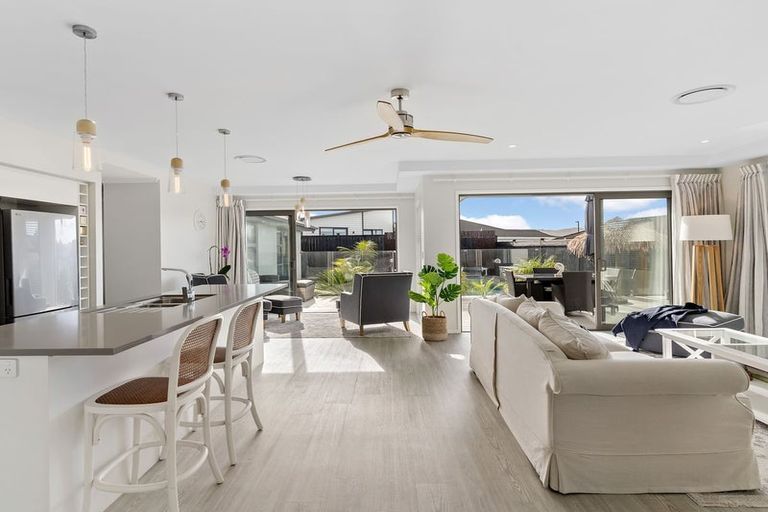 Photo of property in 6 Davey Crescent, Orewa, 0931