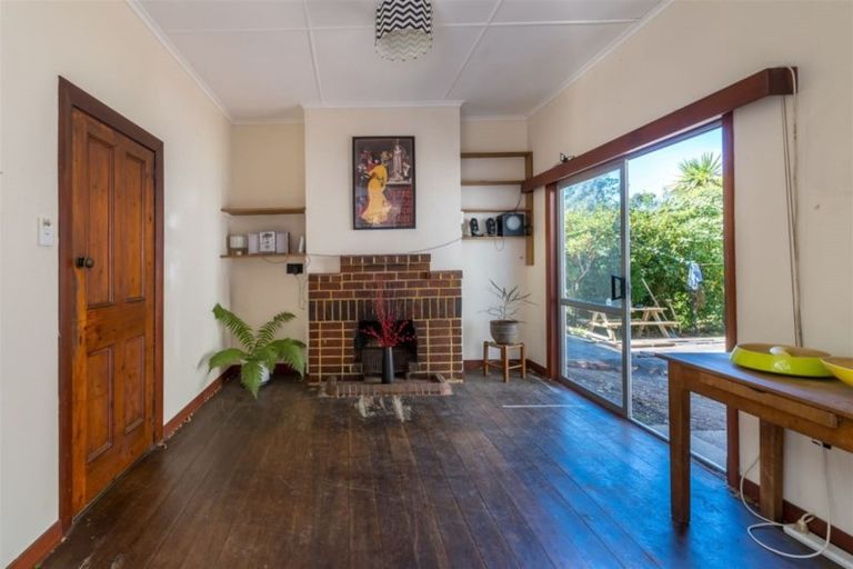Photo of property in 52 Glen Road, Mornington, Dunedin, 9011