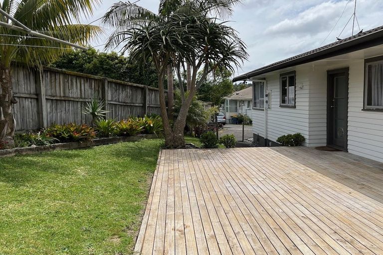 Photo of property in 32 Roick Parade, Glen Eden, Auckland, 0602