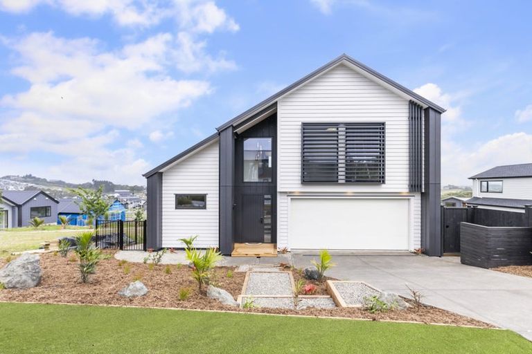 Photo of property in 33 Kikorangi Drive, Wainui, Silverdale, 0992