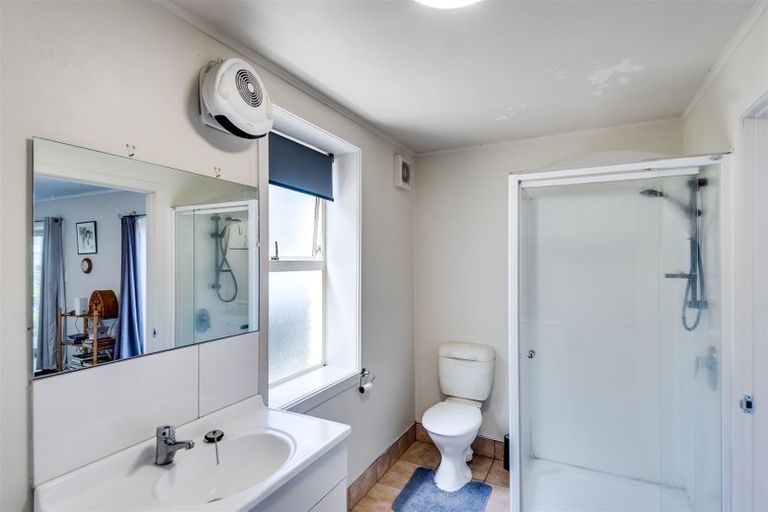 Photo of property in 27a Enfield Road, Hospital Hill, Napier, 4110