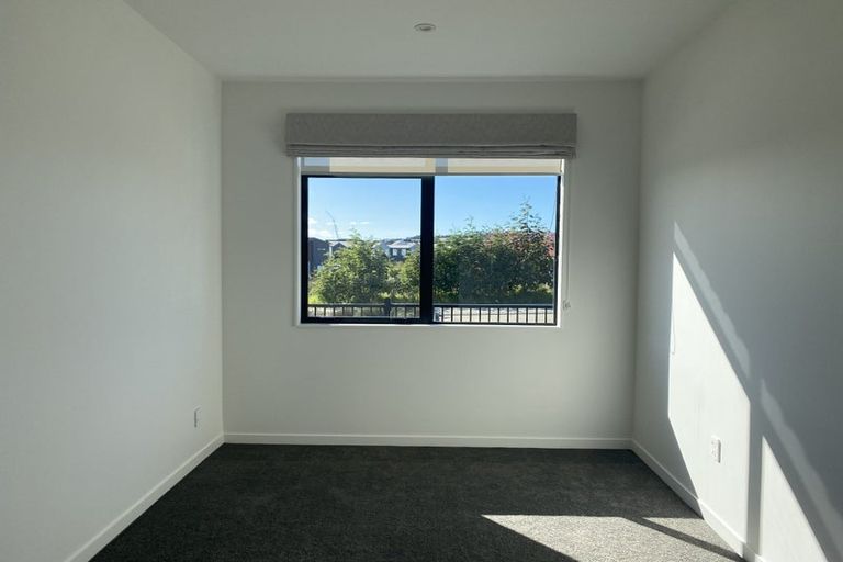 Photo of property in 2 Skua Road, Hobsonville, Auckland, 0616