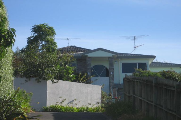 Photo of property in 1/17 Greenridge Court, Glenfield, Auckland, 0629