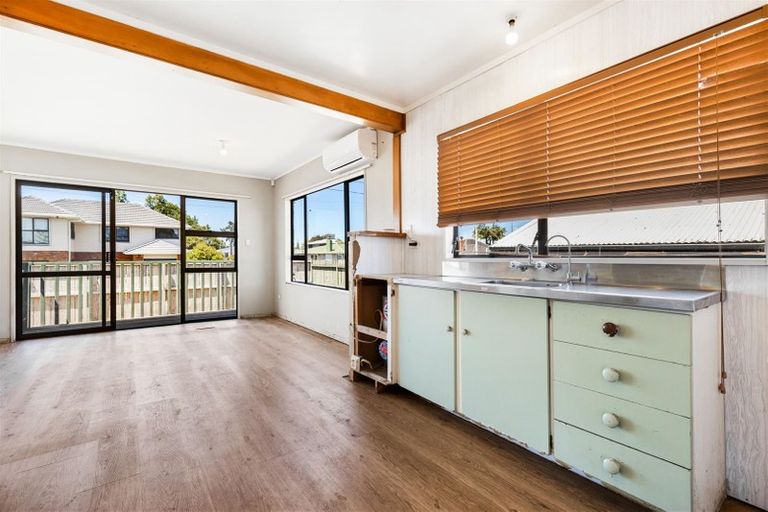 Photo of property in 26 Ward Crescent, Te Atatu Peninsula, Auckland, 0610