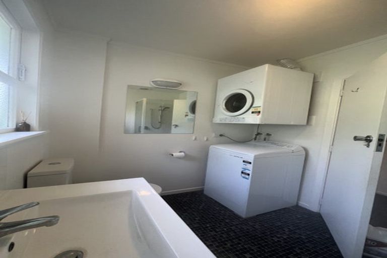 Photo of property in 17 Seatoun Heights Road, Miramar, Wellington, 6022