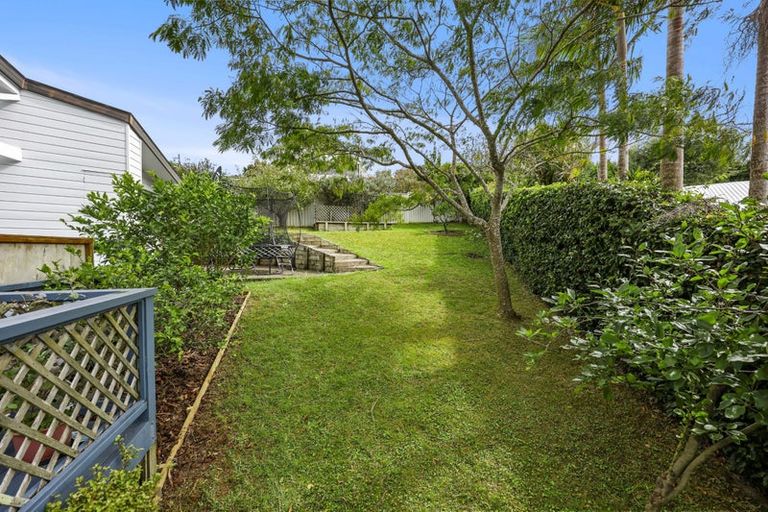 Photo of property in 16 Oakpark Place, West Harbour, Auckland, 0618