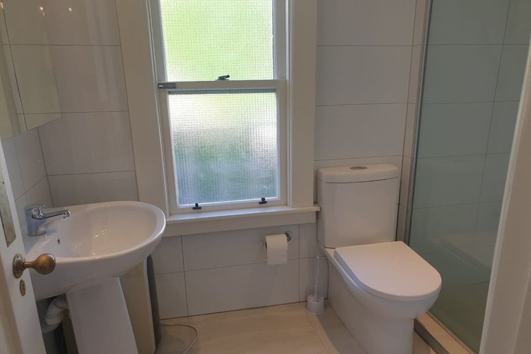 Photo of property in Inverleith Apartments, 5/306 Oriental Parade, Oriental Bay, Wellington, 6011