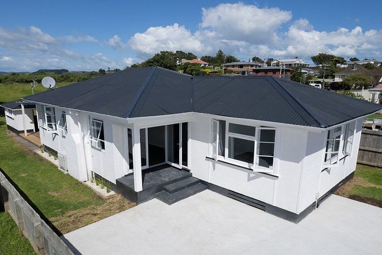 Photo of property in 3a Grey Street, Waitara, 4320