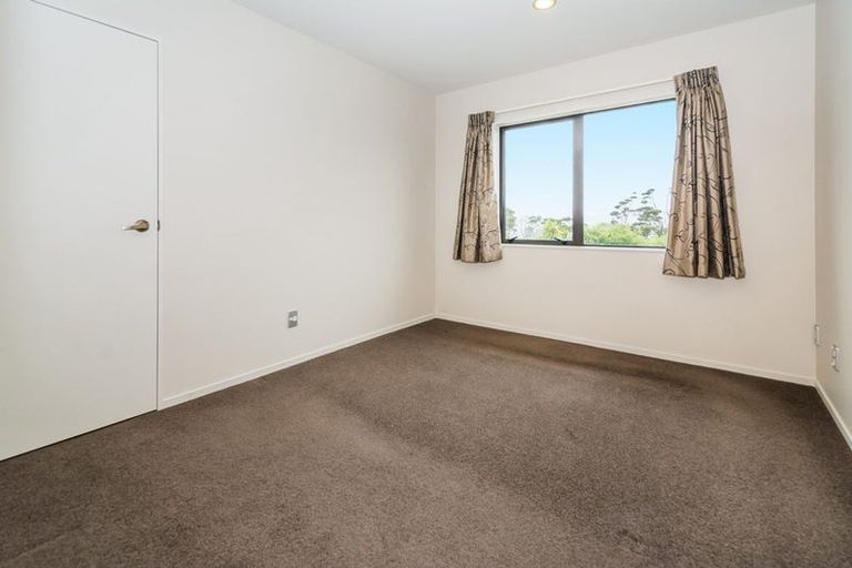 Photo of property in 42 Bur Oak Terrace, Schnapper Rock, Auckland, 0632